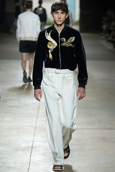 Look 46